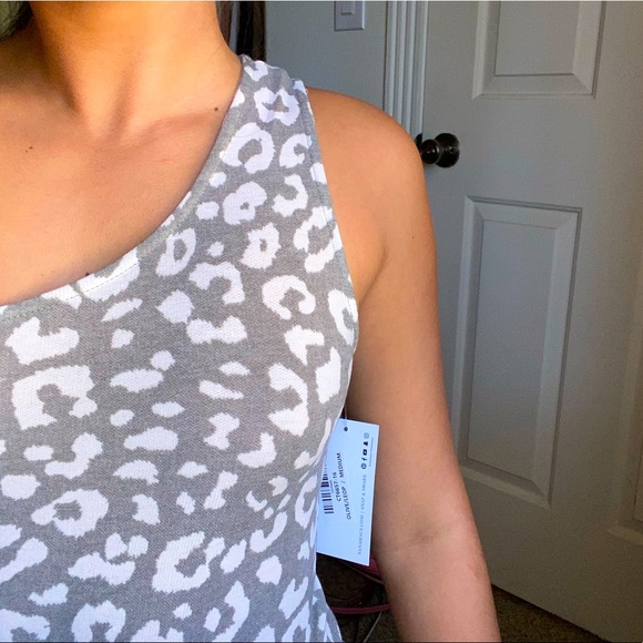 Cheetah print bodysuit - Picture 2 of 3